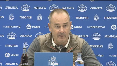 Víctor Fernández en la sala de prensa de Riazor.