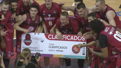 Los jugadores de Casademont Zaragoza celebran su clasificación y la cabeza de serie para la Copa del Rey