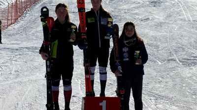 Inés Sanmartín, en la derecha, en el tercer cajón del podio en Andorra.