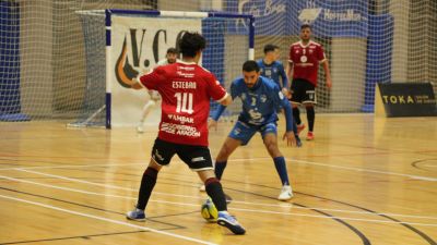 Esteban, en un lance del encuentro ante Peñíscola FS.