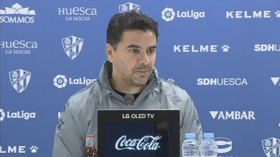 Momento de la rueda de prensa de Míchel.
