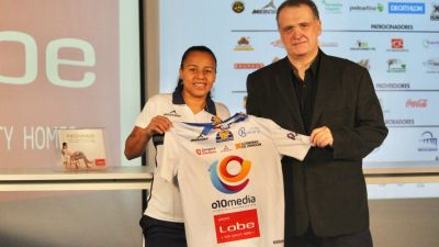Dedeia ha sido presentada esta tarde como nueva jugadora de Sala Zaragoza.
