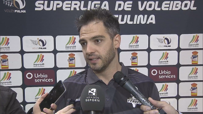 Miguel Rivera atendiendo a los medios.