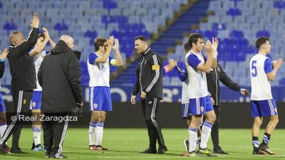 El Real Zaragoza DHJ aplaudiendo a la afición tras caer ante el Olympique de Lyon. Foto: Real Zaragoza.