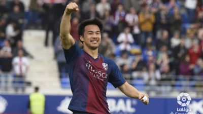 Shinji Okazaki tras marcar con la SD Huesca. Foto: La Liga.
