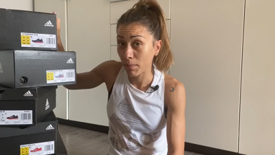 La atleta aragonesa nos muestra varios ejercicios para practicar en casa.