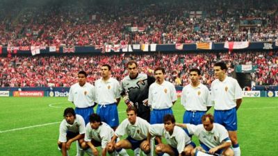 Paquete Higuera posa junto a sus compañeros instantes antes de arrancar la final en París.