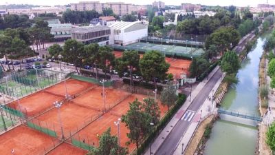 Los socios de este club podrán hacer ya uso de las pistas de tenis y pádel.