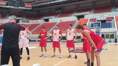 Alocén, con el resto de compañeros en el entrenamiento.