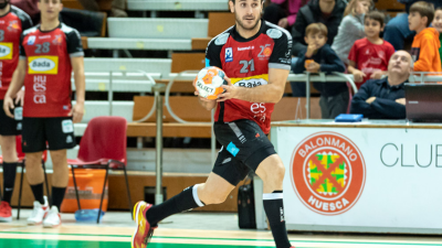 Oier García durante un partido de la pasada temporada con Bada Huesca.