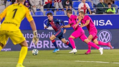Joaquín Muñoz en el partido ante el Málaga. Foto: SD Huesca.