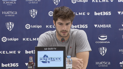 Gonzalo Melero, en una rueda de prensa durante su etapa en la SD Huesca.