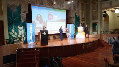 Los padres de Cristina Ouviña han sido los encargados de recoger su premio a mejor Deportista Aragonesa