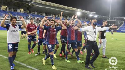 La SD Huesca celebrando el ascenso a Primera División. Foto: LaLiga.