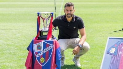 Míchel Sánchez, entrenador de la SD Huesca.
