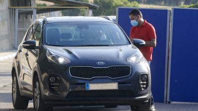 Los integrantes del Real Zaragoza pasan las pruebas con la máxima prudencia