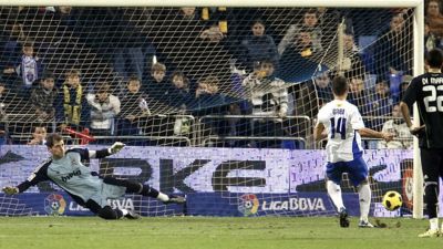 Iker Casillas durante un partido en La Romareda. Foto: LaLiga.