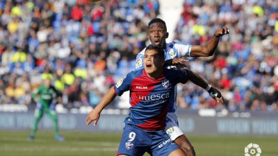 Cucho Hernández, en un duelo ante el Leganés en su anterior etapa en la SD Huesca.