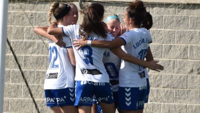 La plantilla del Zaragoza CFF celebrando un gol la pasada campaña