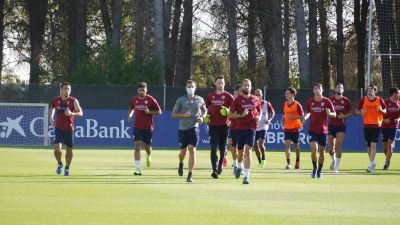 La plantilla de la SD Huesca realiza un entrenamiento durante esta pretemporada