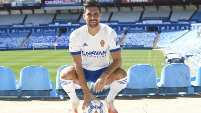 Adrián González en su presentación en La Romareda
