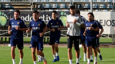 La plantilla del Real Zaragoza se ha ejercitado esta mañana en la Ciudad Deportiva.