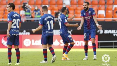 Siovas celebra el tanto anotado ante el Valencia