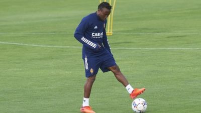 James Igbekeme sufre una microrrotura en el recto anterior. Foto: Real Zaragoza.