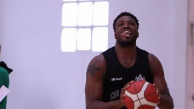 Ryan Ejim se despide del Levitec Huesca. Foto. Levitec Huesca.