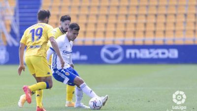 Narváez, en plena pugna por un balón