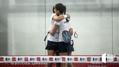 Las gemelas Sánchez Alayeto celebrando la victoria