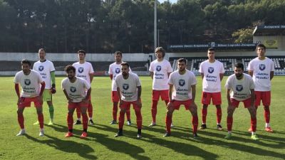 La plantilla de la SD Ejea mostrando su apoyo a Miguel Linares