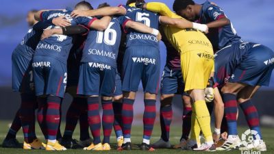 La SD Huesca busca los tres puntos en su visita al Real Madrid.