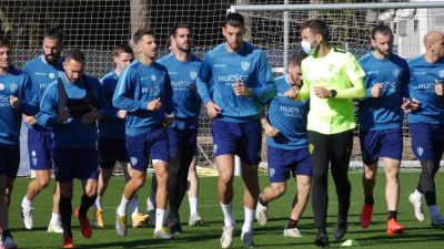 La SD Huesca se ha ejercitado esta mañana en el IES Pirámida.