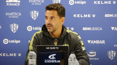 Míchel Sánchez durante la rueda de prensa. Foto: SD Huesca.