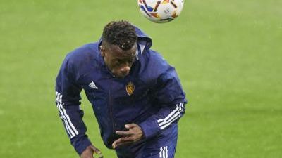 Jannick Buyla en un entrenamiento con el Real Zaragoza