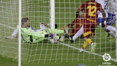 Cristian Álvarez no pudo detener el gol que decidió el encuentro.