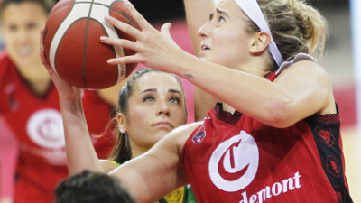Lance del anterior partido de Casademont Femenino