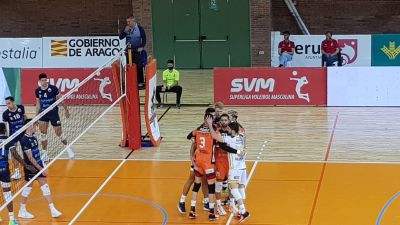 El CV Teruel durante el partido de este sábado en Los Planos.