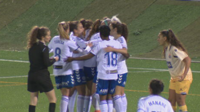 Las jugadoras del Zaragoza CFF celebran el tercer gol. Imagen: Aragón Deporte.