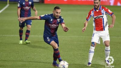 La SD Huesca busca los tres puntos ante el Alavés.
