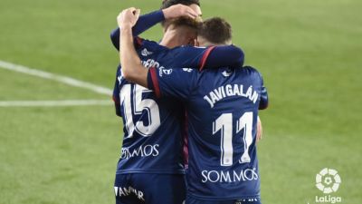 Los jugadores de la SD Huesca celebran el tanto de Ontiveros