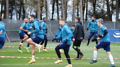 Los jugadores de la SD Huesca durante un entrenamiento esta semana