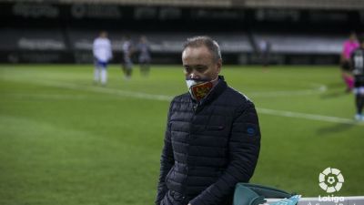 Juan Ignacio Martínez a su llegada al banquillo del estadio Cartagonova.