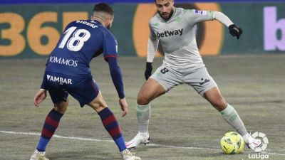 Fekir controla el balón en un lance del encuentro.