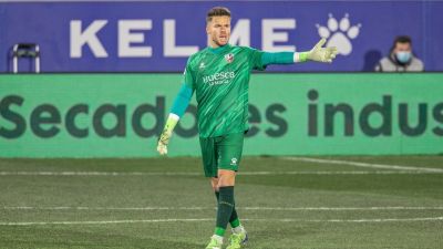 Álvaro Fernández, en un partido de esta temporada con la SD Huesca.