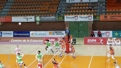 El CV Teruel durante el encuentro en Los Planos.
