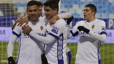 Los jugadores del Real Zaragoza celebrando un tanto en el encuentro frente al Logroñés