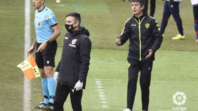 Pacheta da instrucciones a sus jugadores durante un instante del encuentro.