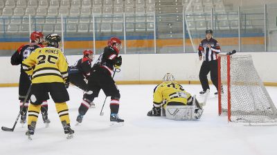 Enfrentamiento del Club Hielo Jaca y Club Gel Puigcerdà el pasado 23 de enero.